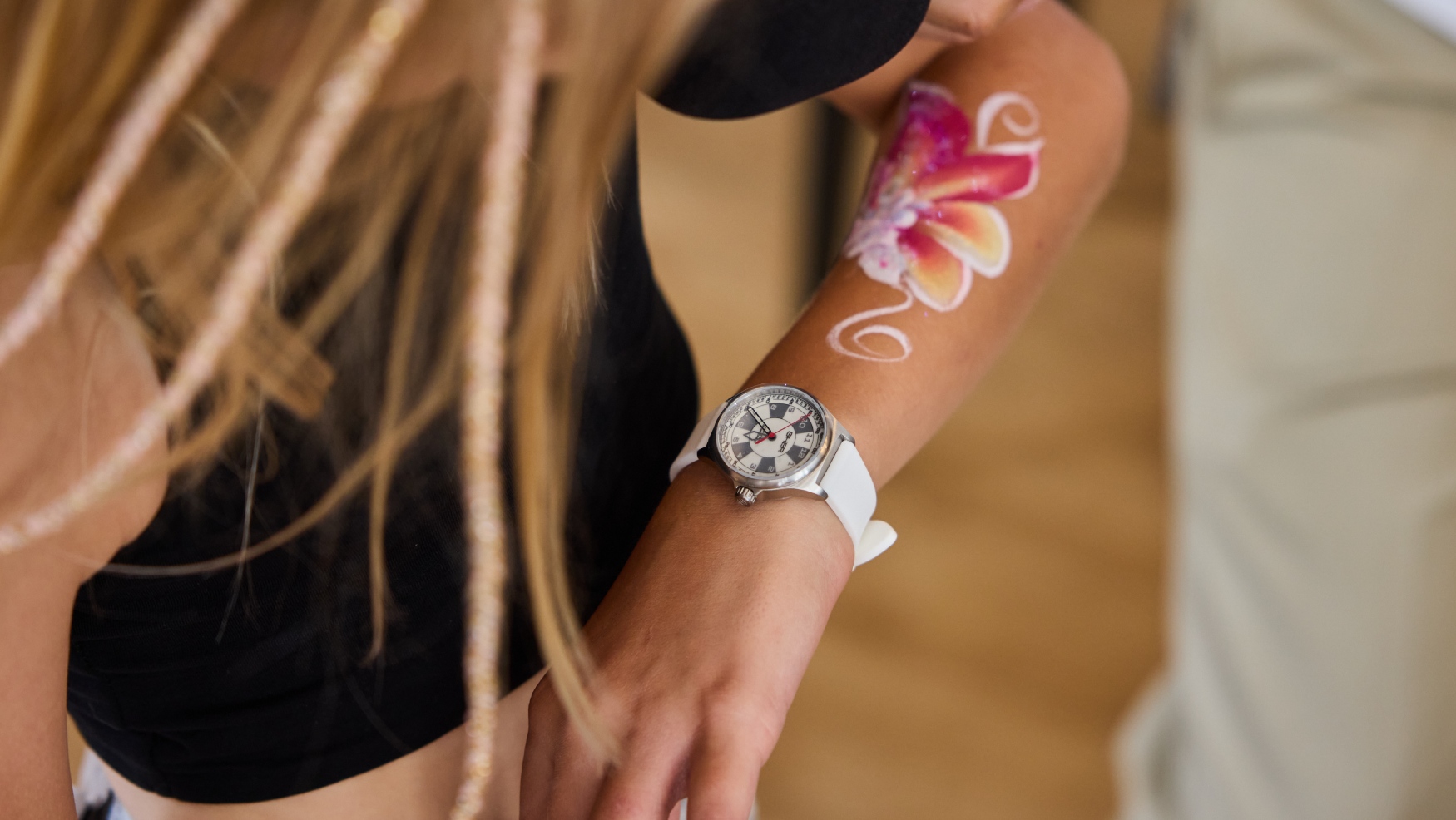 Sher watches gets kids telling the time at the London Studio