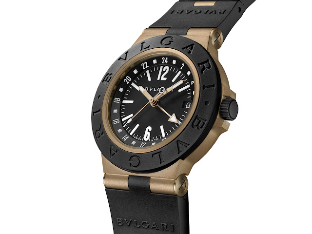 Bulgari combines bronze and rubber in the Bronzo GMT 104241
