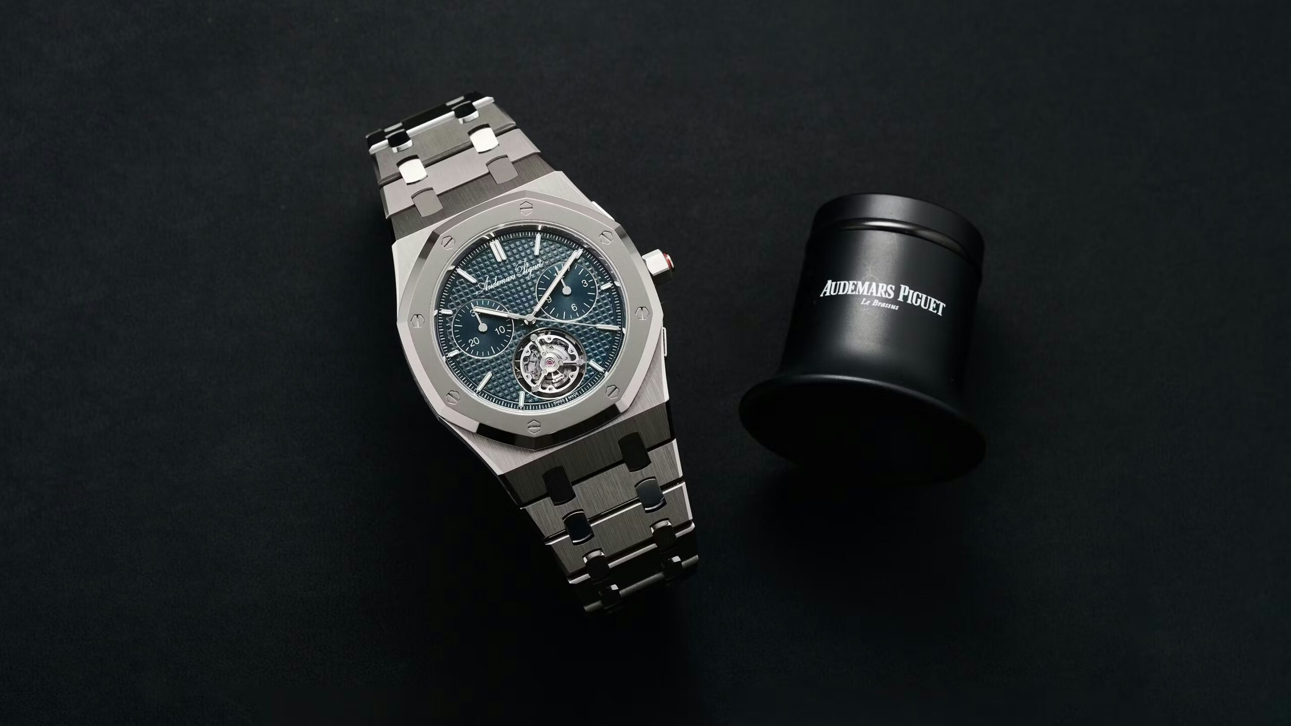 Year In Review: The #5 Story Of ’25: A Technical and Practical Deep Dive On The Audemars Piguet Royal Oak RD#5 – The Most Extreme “Jumbo” Ever