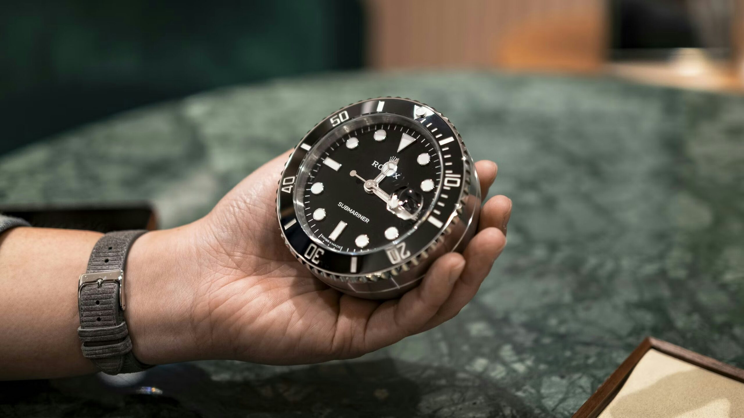 Year In Review: The #7 Story Of ’25: Hands-On With The Rolex Submariner Desk Clock Ref. 909010LN