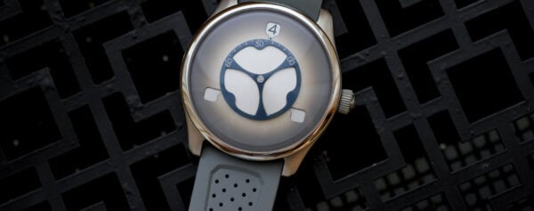 Hands-on – The H. Moser & Cie. Pioneer Flying Hours in Steel, a Blend of Horology and Sportiness