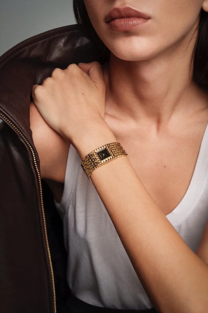 A Closer Look At The Frederique Constant Classics Manchette In Gold Hues