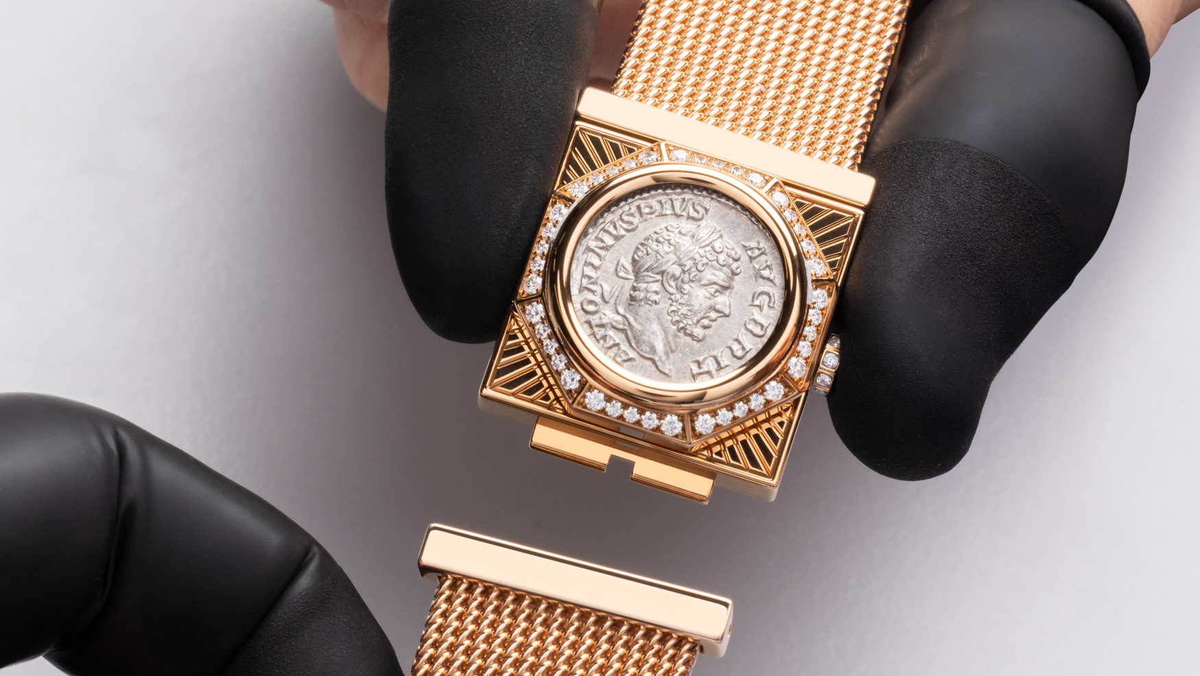 Bulgari’s “Art of Gold” at LVMH Watch Week 2026 brings the Monete and Tubogas back to centre stage