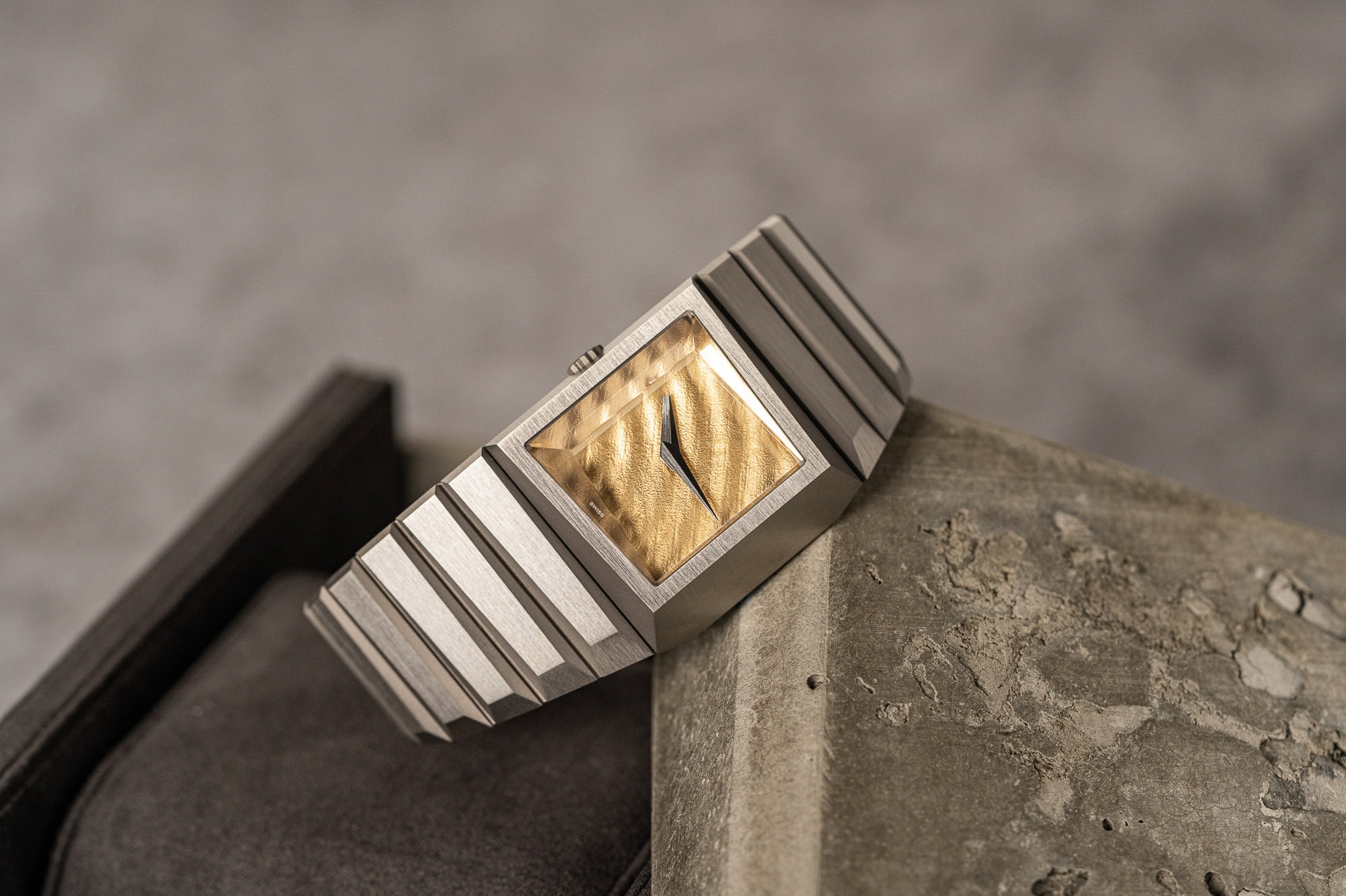 Toledano & Chan Introduces the b/1.3r, with a Solid Gold “Ripple” Dial