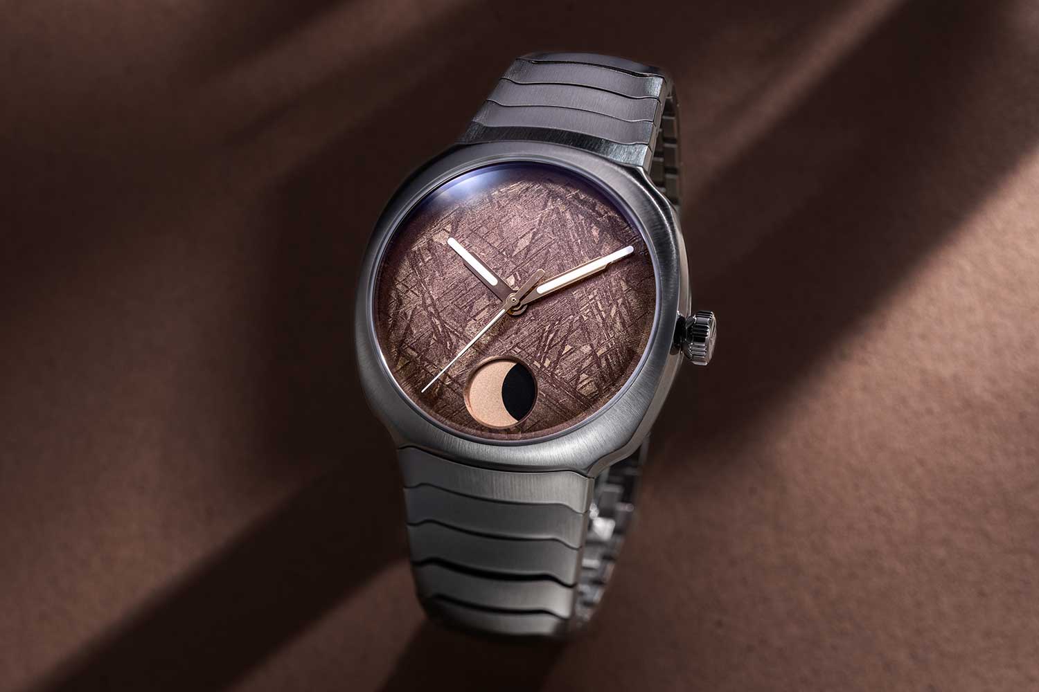 A Closer Look: H. Moser & Cie. Streamliner Perpetual Moon Concept Meteorite