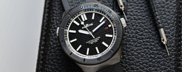 First Look – The new Fortis Marinemaster M-44 DLC Gravity Black and Black Resin