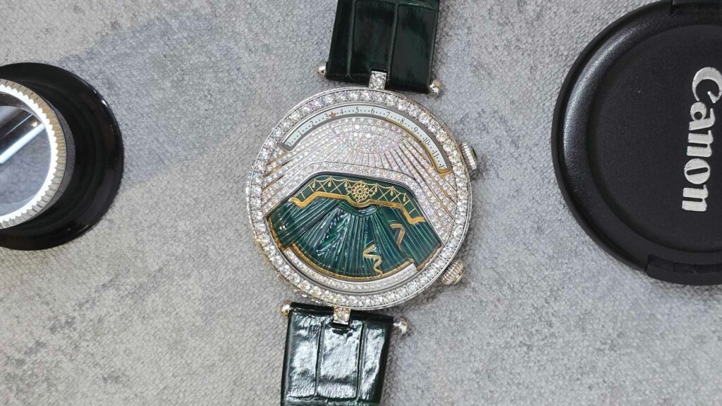 The luxurious mechanical musical dance of the Van Cleef & Arpels Lady Arpels Ballerine Musicale Émeraude