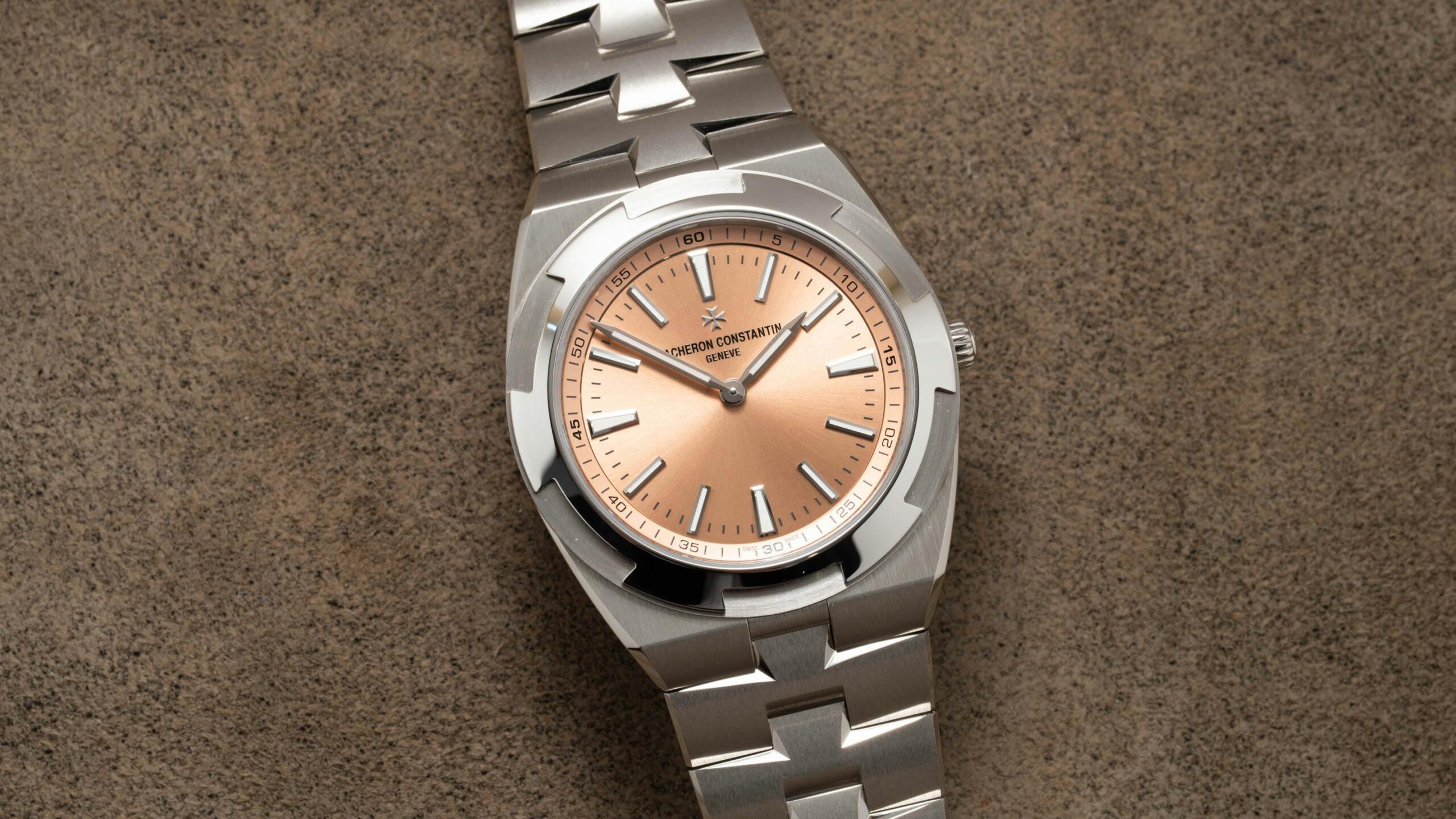 Hands-On: The Vacheron Constantin Overseas Ultra-Thin 2500V