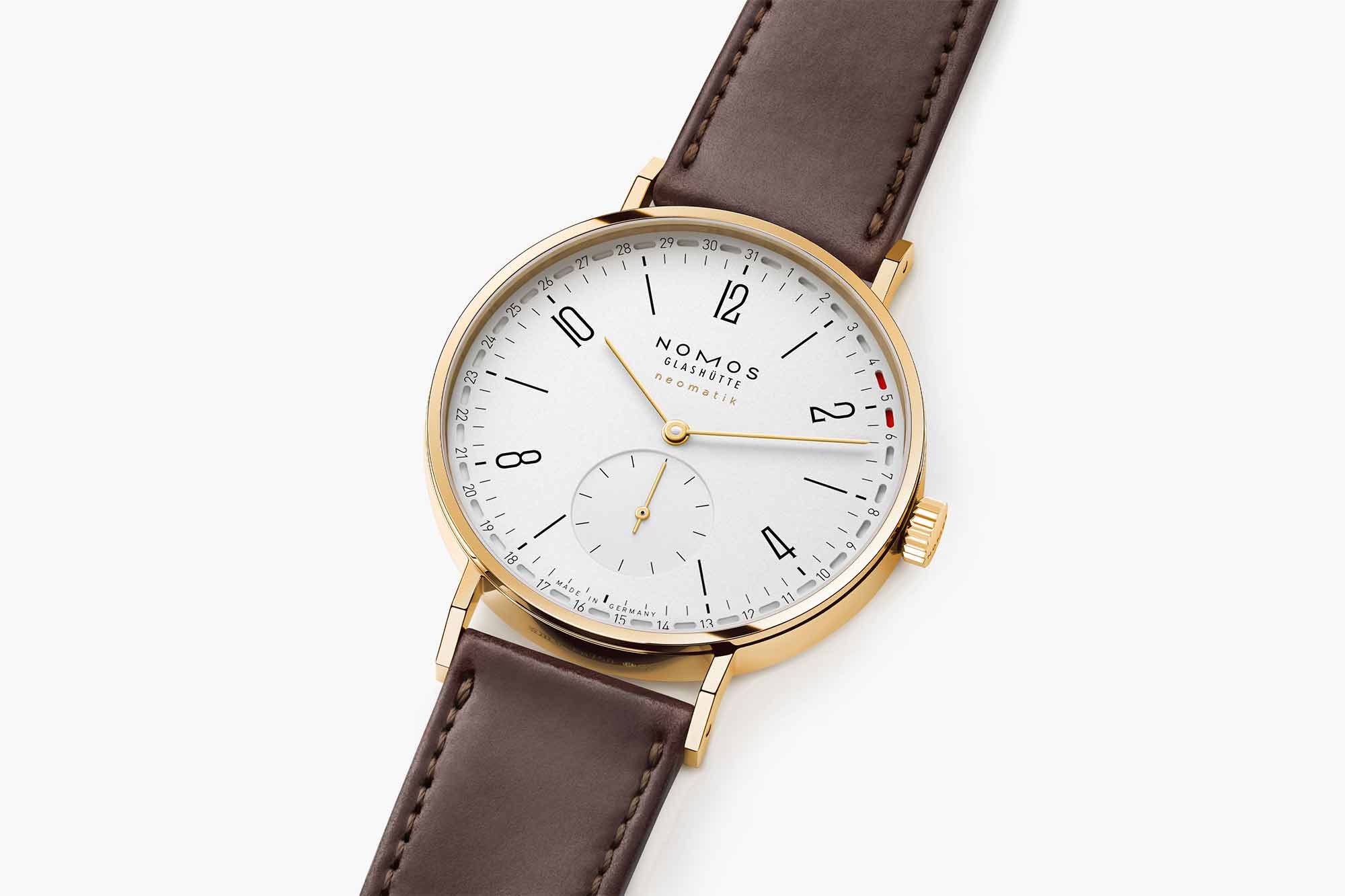 Watches & Wonders: the Nomos Tangente neomatik 38 Update Brings the Date Ring and the Midas Touch to a Smaller Size