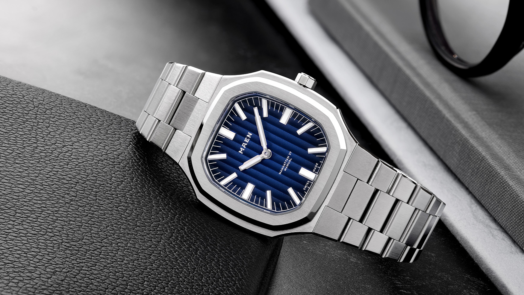 Maen’s Ultra-Thin Manhattan 37 is an ultra-refined take on an unique integrated bracelet design