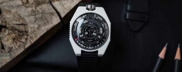 Hands-on – The Urwerk UR-100V Lightspeed Ceramic, Poetic Time Measurement at the Speed of Light