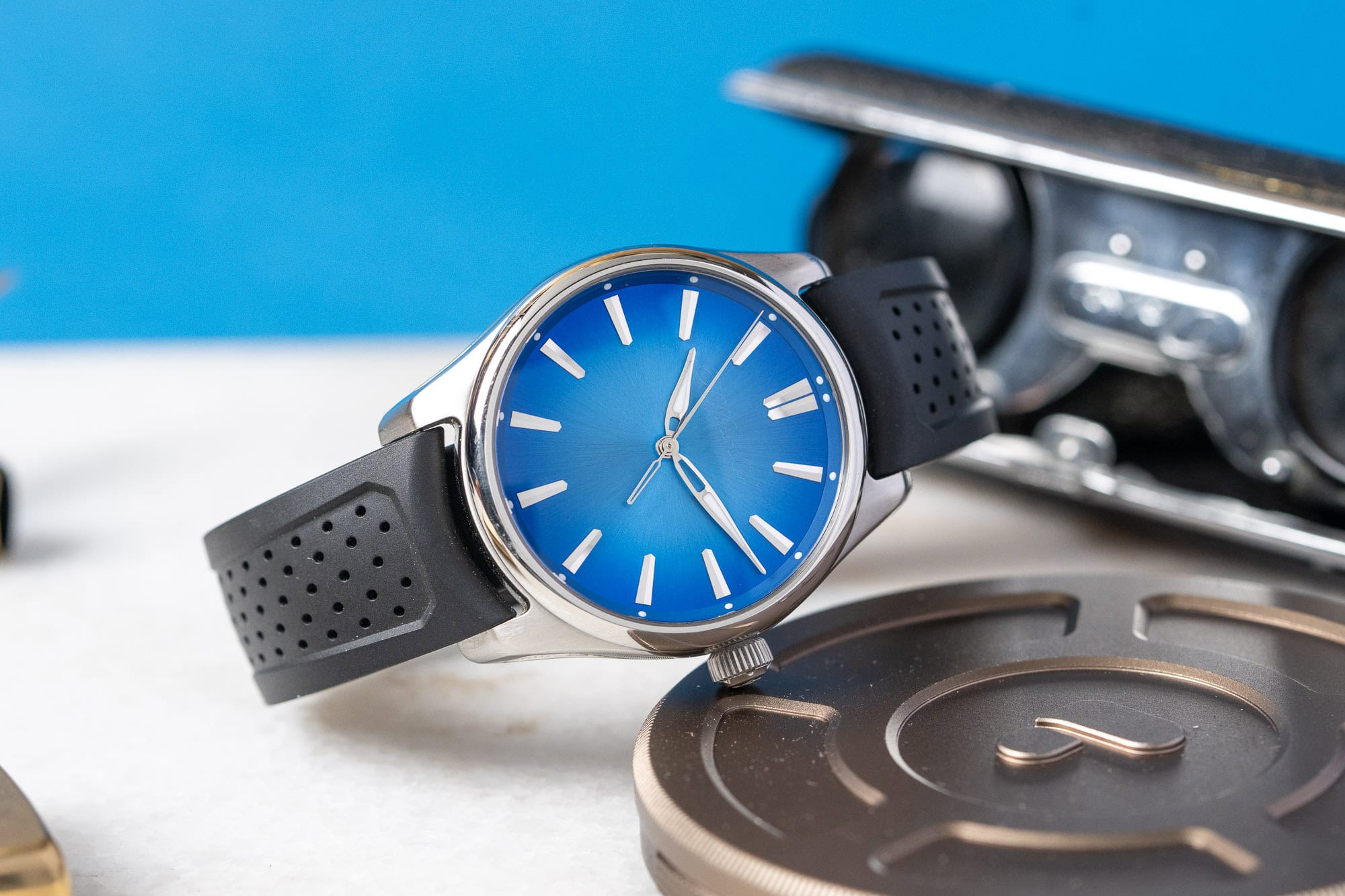 Review: the H. Moser Pioneer Centre Seconds Arctic Blue