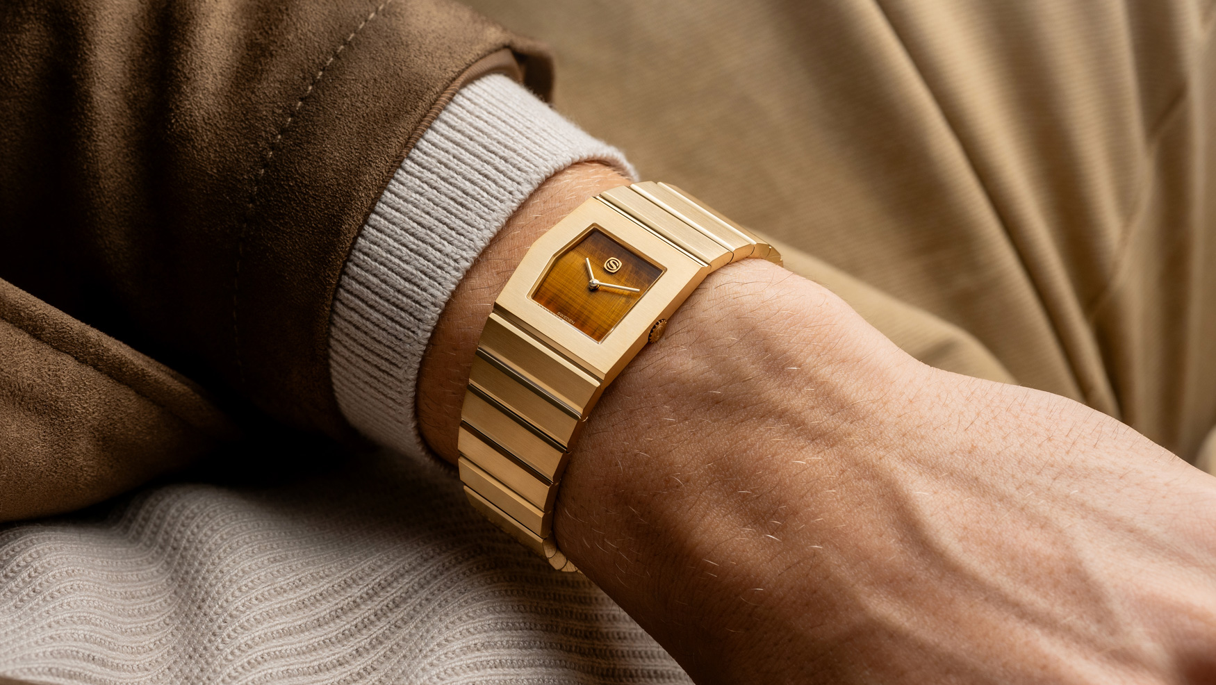Design-led Swedish watch brand, Svea Atelier, unviels its debut dress watch, the Monolith